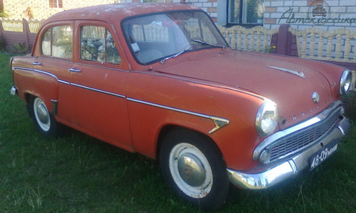 Moskvich-407 with updated side moldings and a new grille