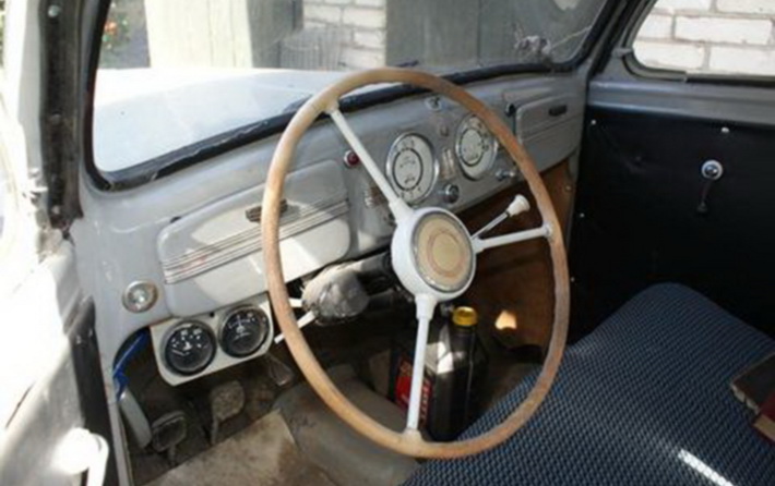 Steering wheel of Moskvich-400