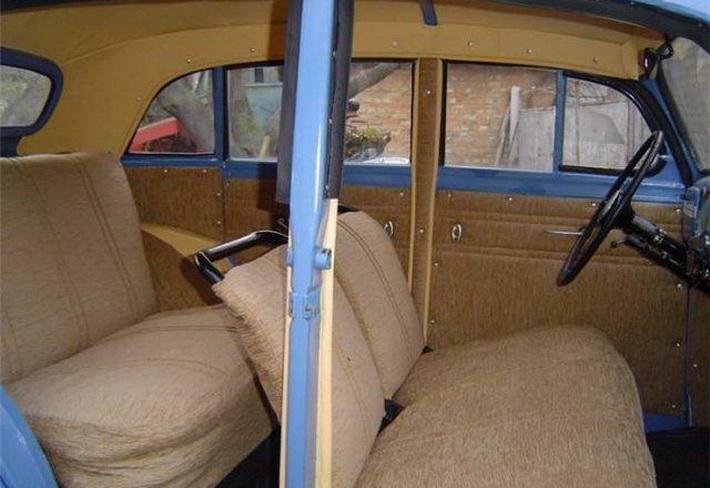 Interior of Moskvich-400-420 with standard upholstery